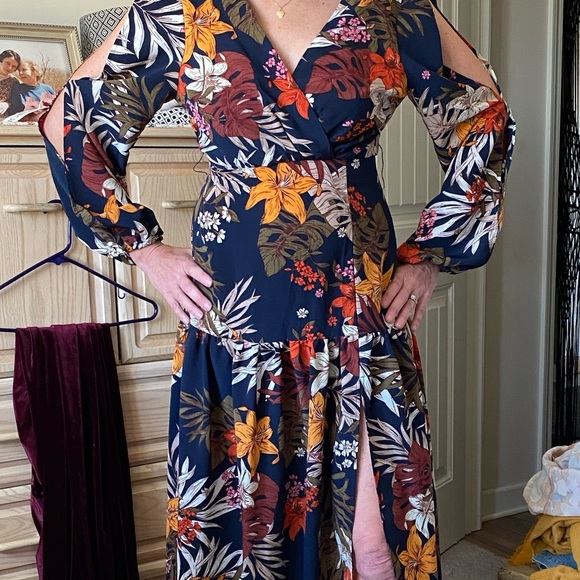 LUX Floral Dress.Size Medium. EUC. - Picture 5 of 8